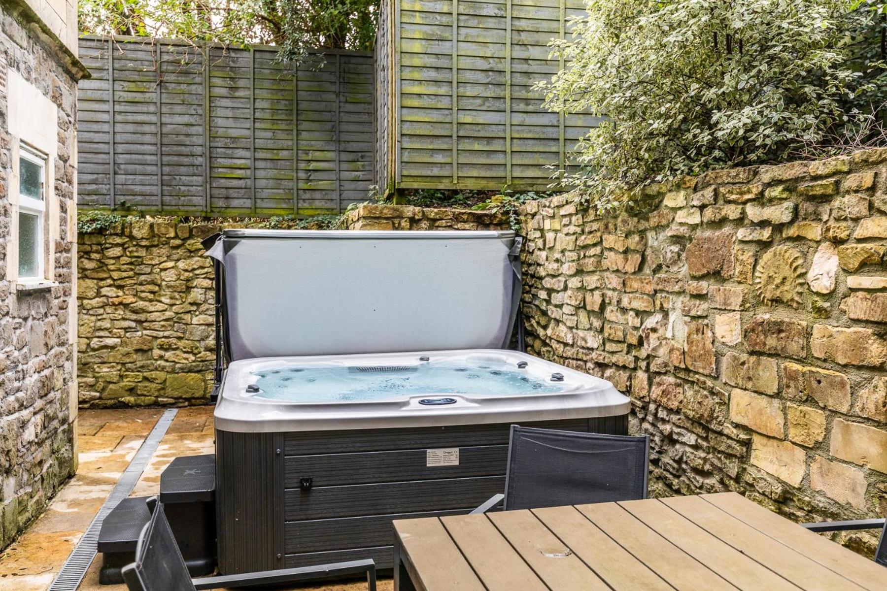 Locksbrook Lodge - Hot Tub - Spacious Outdoor Space Bath Ngoại thất bức ảnh